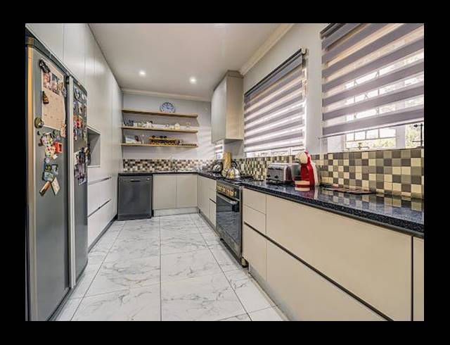 9 BEDROOM HOUSE FOR SALE IN BRACKENHURST